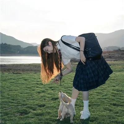 三个摩登女性